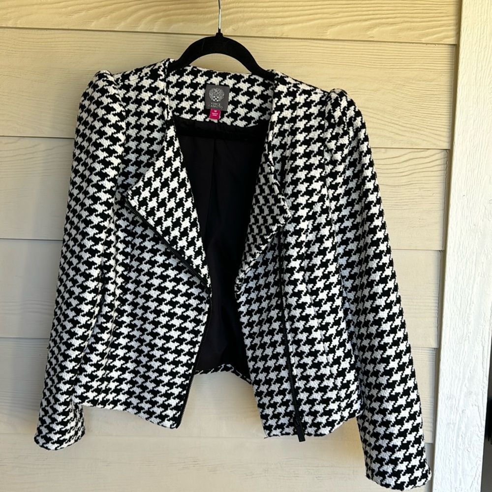 Vince Camuto, Waste length black-and-white size medium jacket